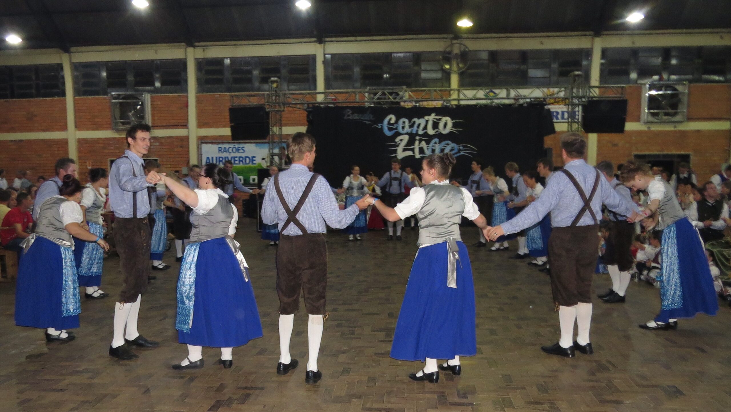 Grupo de Danças realizou apresentações na cidade de Cunha Porã