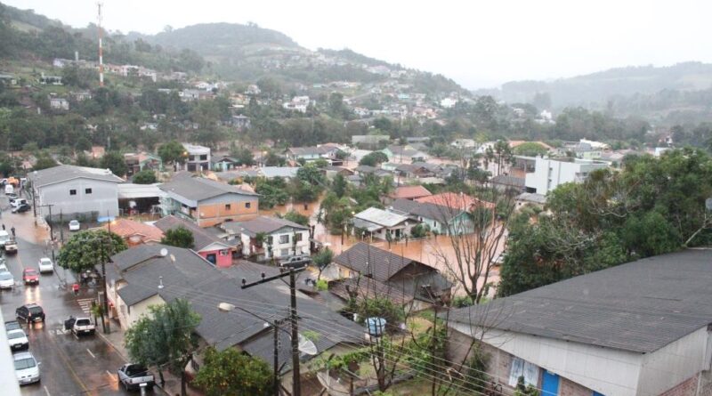 Enchentes castigaram o município de Saudades