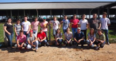 Alunos e equipe da CFR de Saudades realizaram viagem de estudos à propriedade rural em Xanxerê