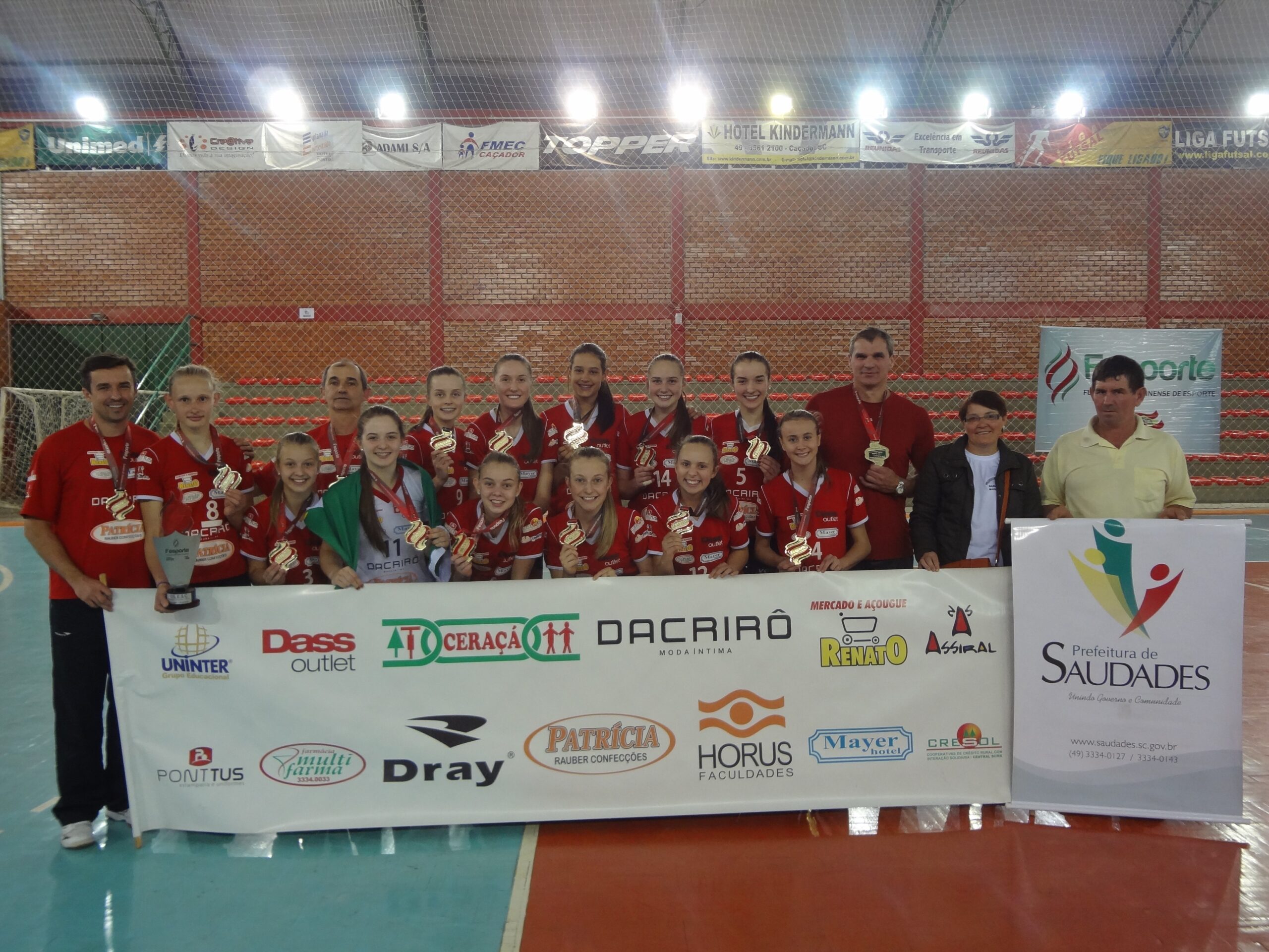 Equipe feminina do voleibol de Saudades sagrou-se bicampeã na Olesc