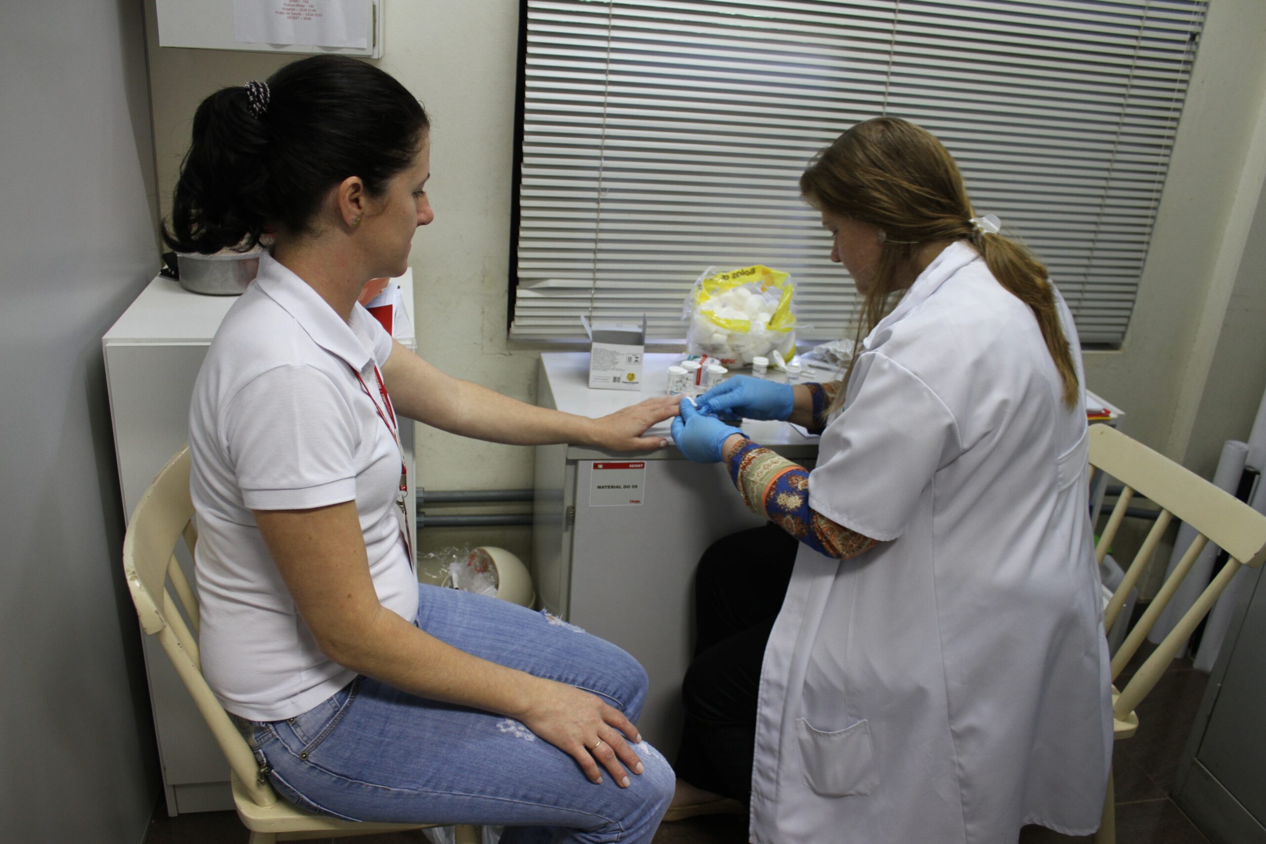 Secretaria da Saúde de Saudades realizou testes de glicemia para os funcionários da Dass, durante a SIPAT