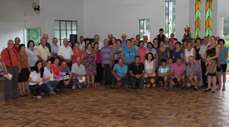 Equipe do Nasf de Saudades esteve participando do encontro dos idosos da sede, repassando informações e convidando para a palestra deste sábado