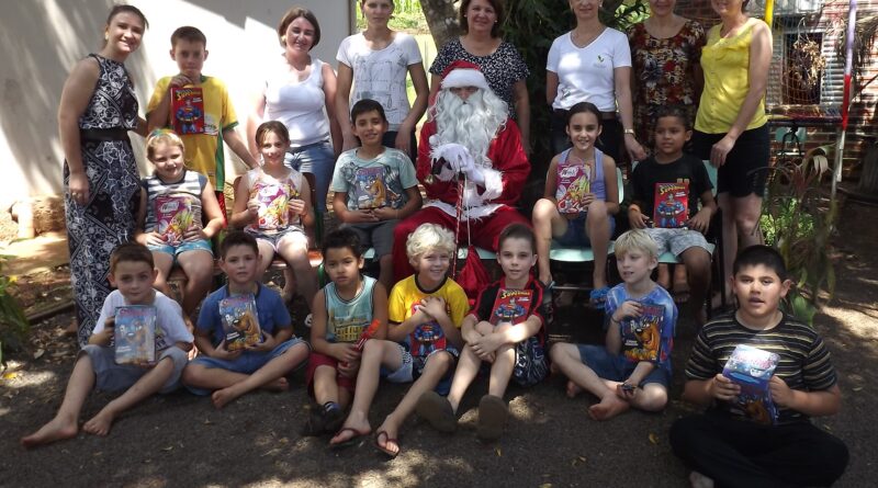 Papai Noel esteve visitando as crianças do SCFV e levando alegria no último encontro deste ano