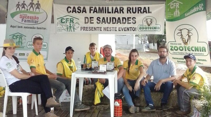 Diretor Alison, professores e alunos da CFR de Saudades presentes no Itaipu Rural Show