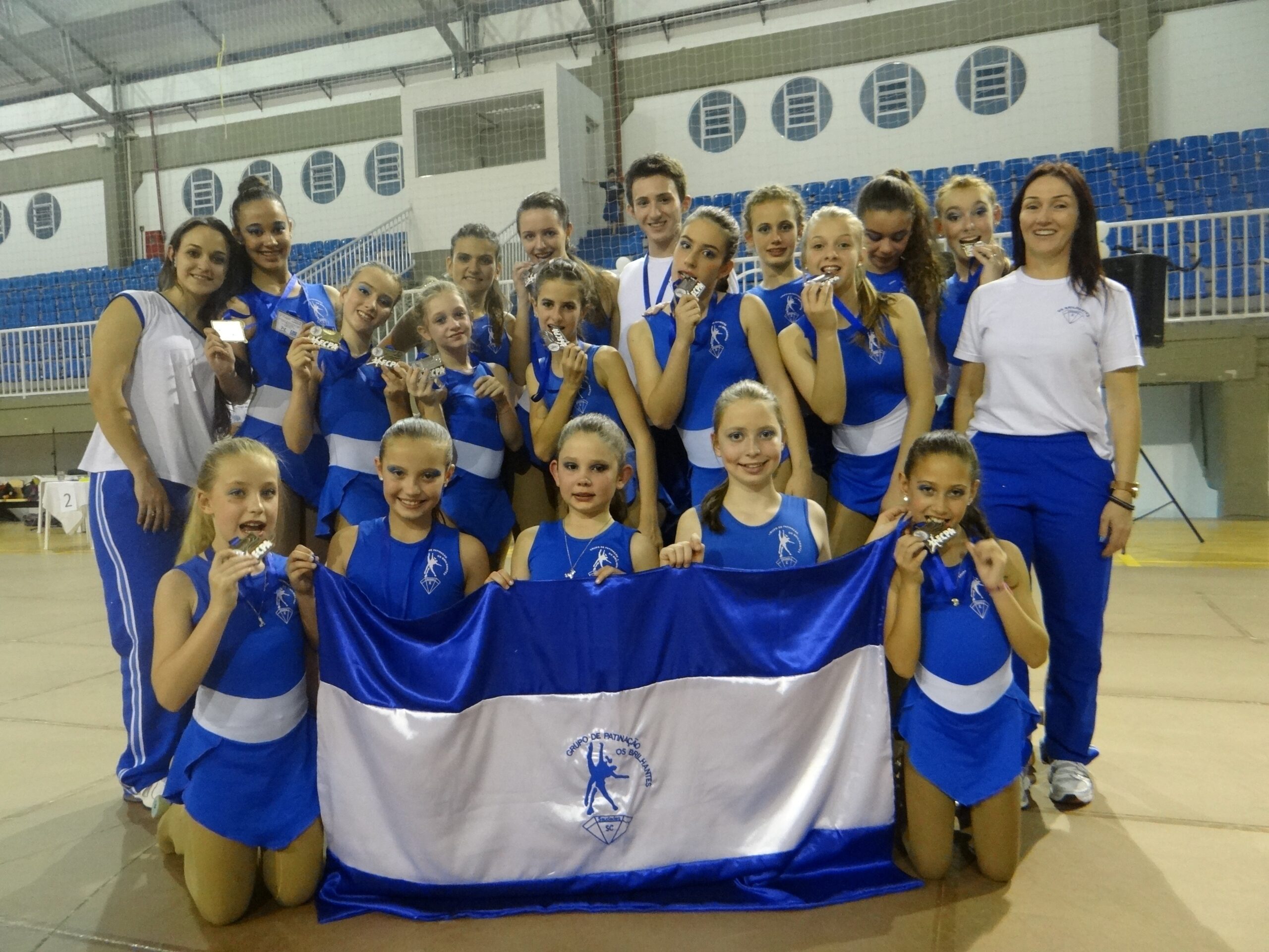 Equipe Os Brilhantes, de Saudades, conseguiu expressivas conquistas no Campeonato Estadual de Patinação Artística