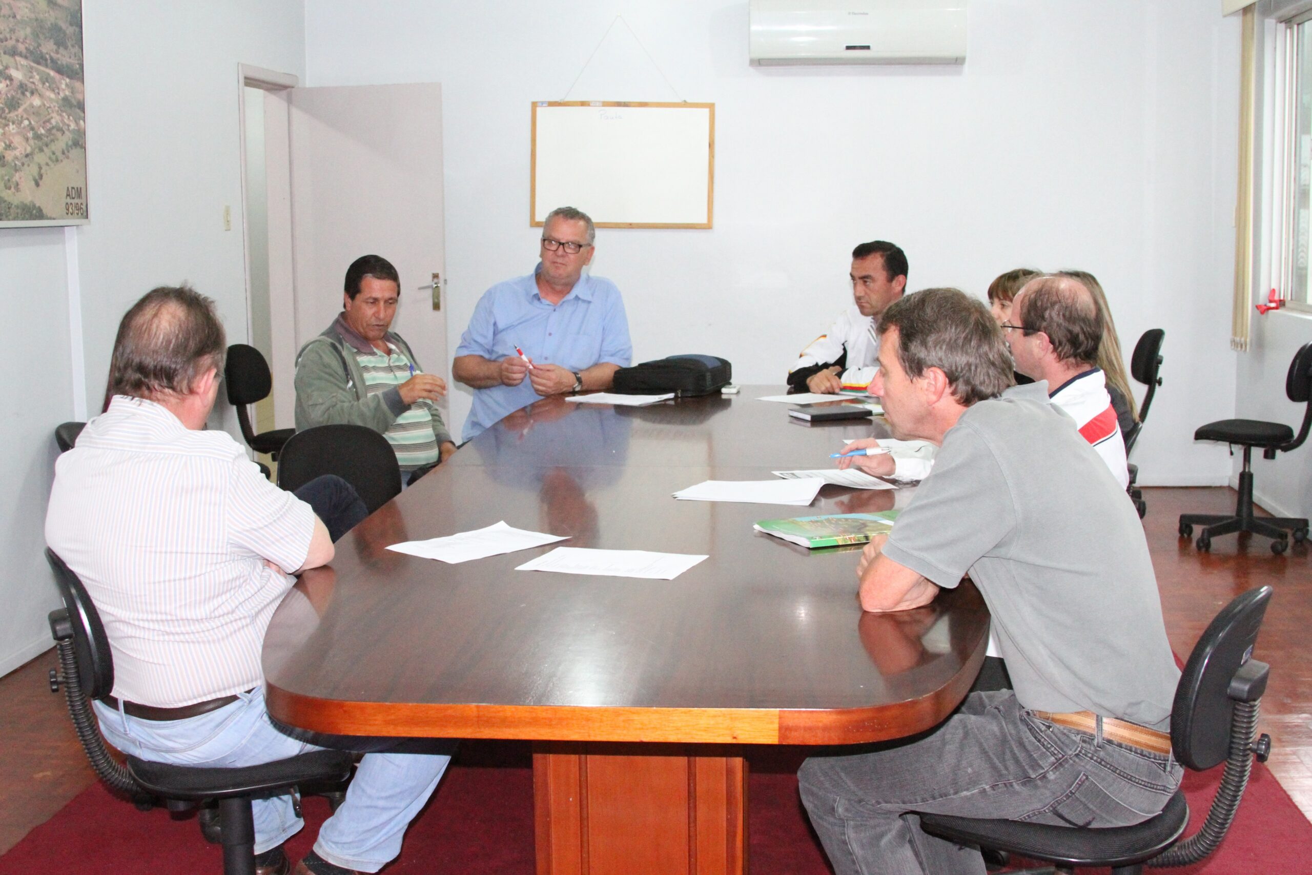 Reunião em Saudades contou com a presença de representantes da Administração Municipal e de representantes da empresa responsável pelo projeto
