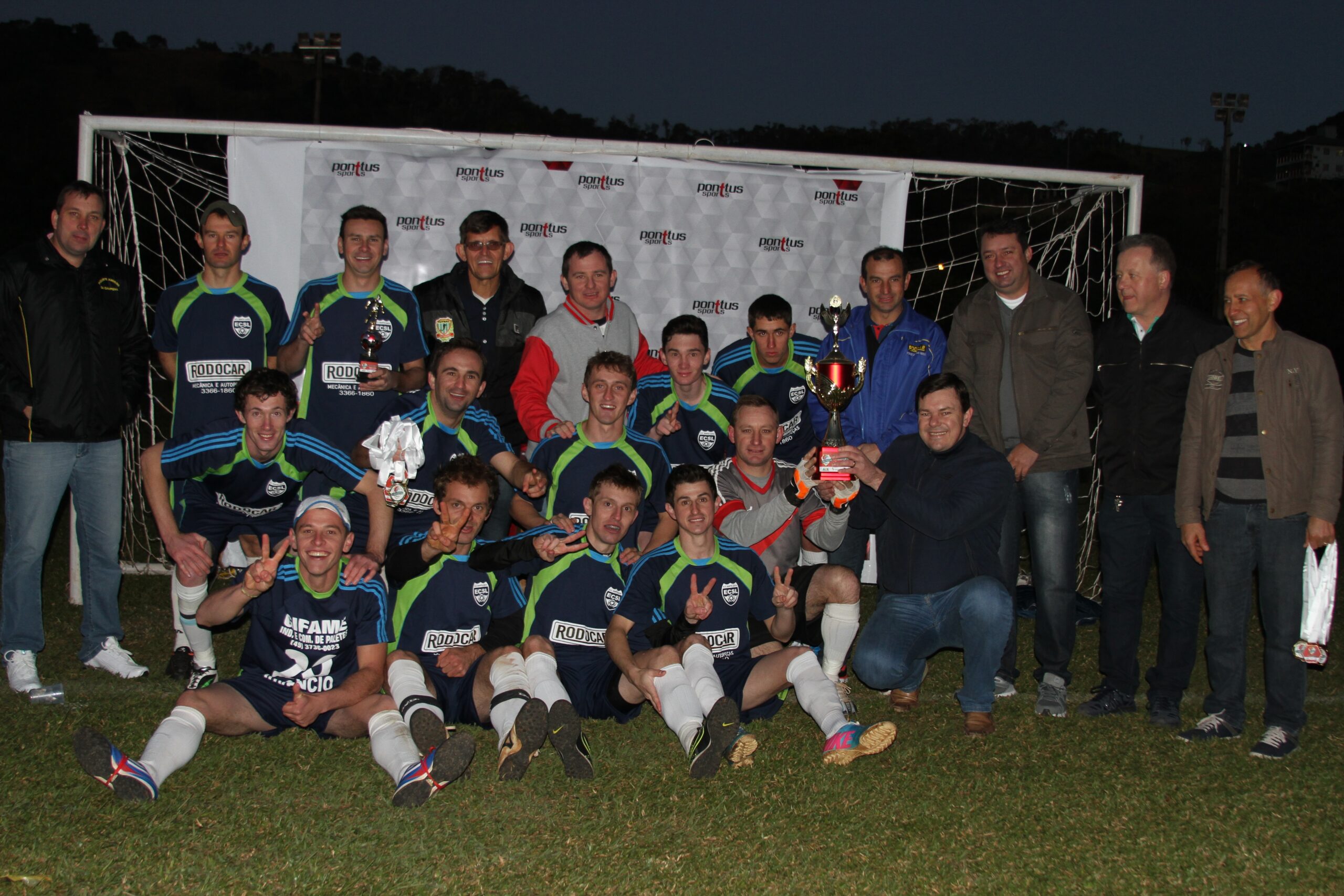 Campeão na categoria Livre: Equipe FC Boleiros
