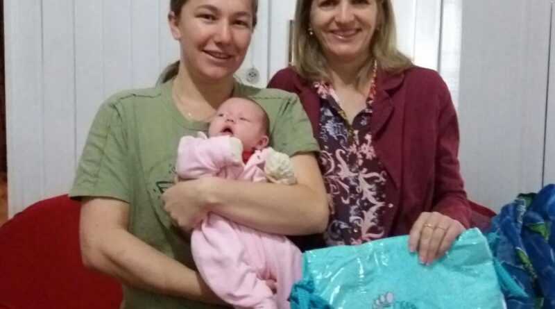 Mãe Fabiane Pappis com a filha Manoela L. Bohn