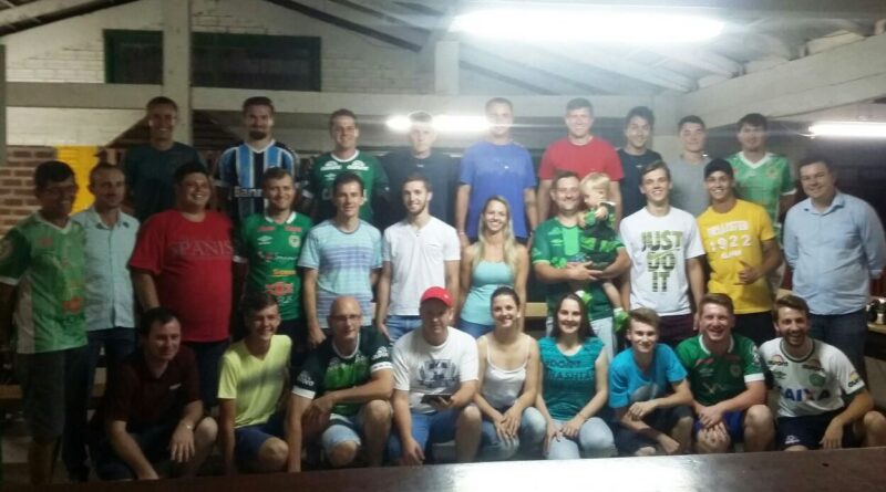 Confraternização reuniu árbitros, mesários e organizadores da 8ª Taça Dass de Futsal