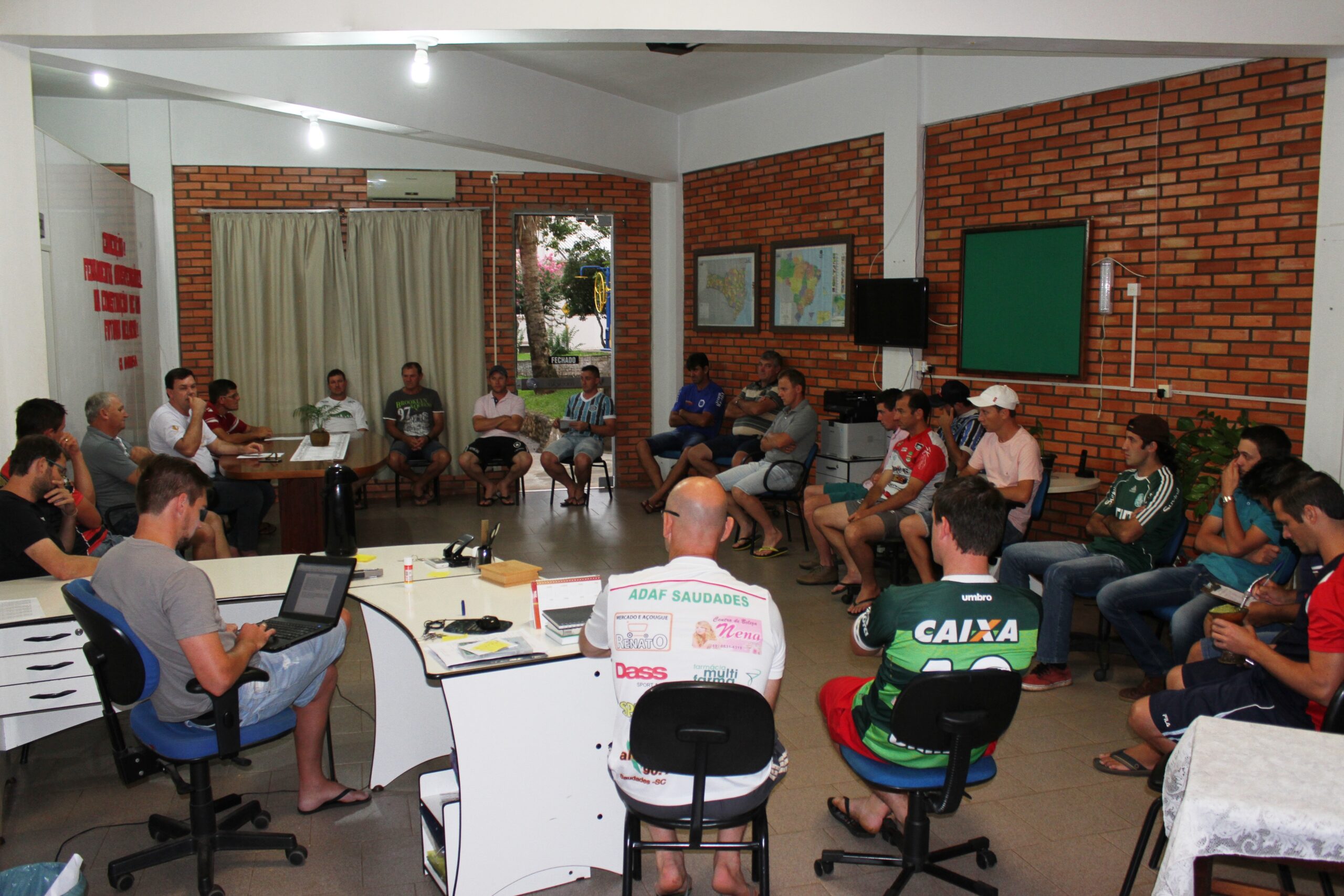 Dirigentes de 13 clubes do município participaram da primeira reunião, para discutir a realização do Campeonato Municipal de Futebol de Campo
