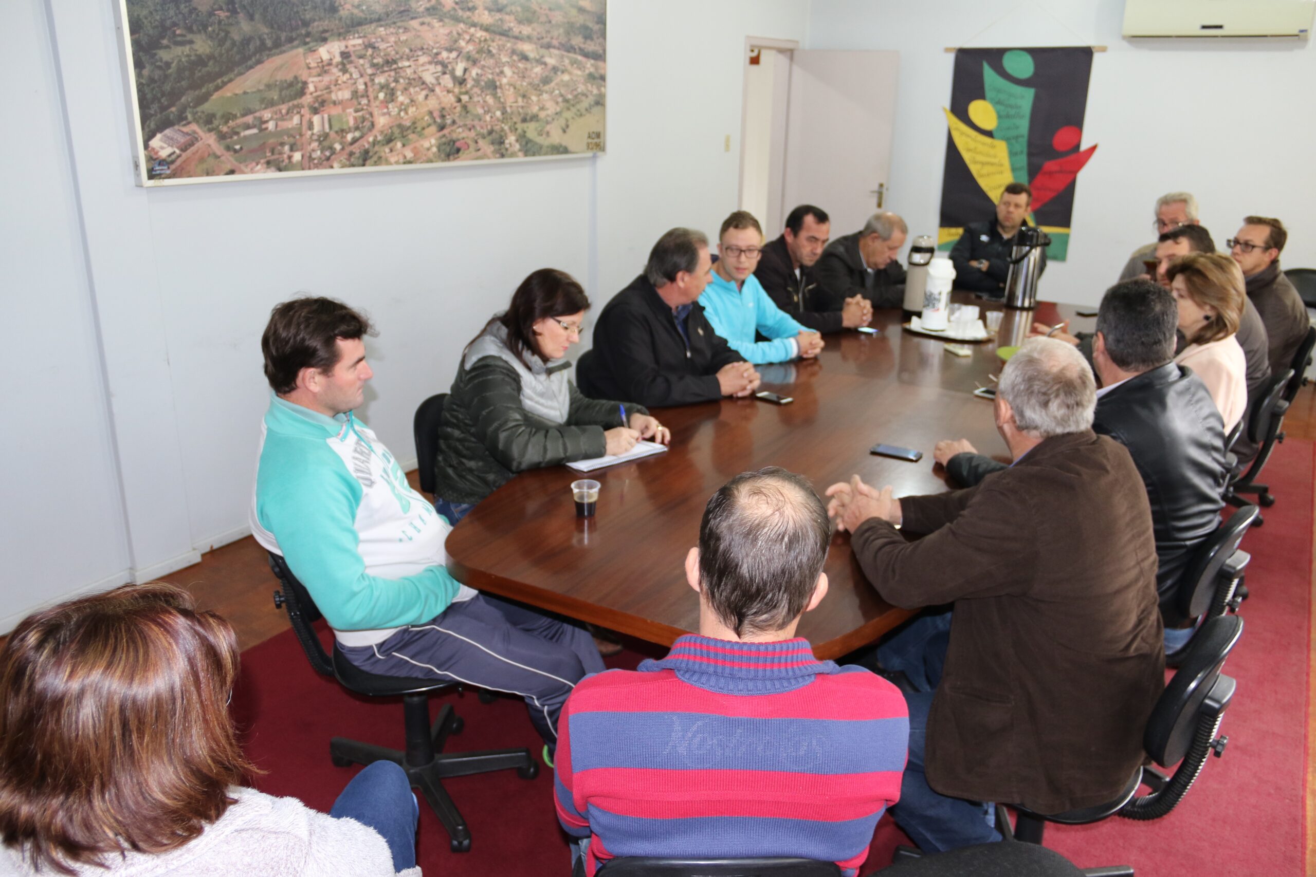 Lideranças estiveram reunidas na prefeitura municipal, onde recepcionaram o Deputado Dóia