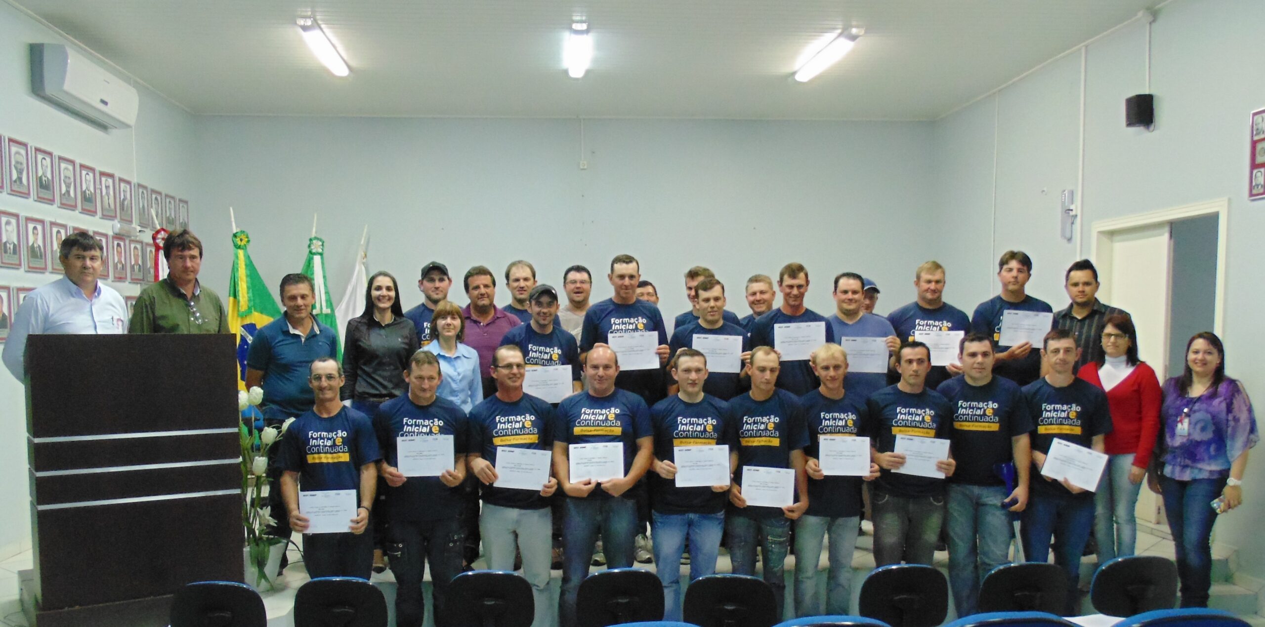 Turma de alunos do curso de operador de retroescavadeira recebeu certificados pelo Senat
