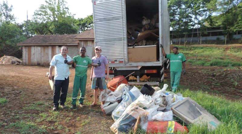 Trabalho de recolha de lixo nas propriedades rurais de Saudades foi desenvolvido de forma voluntária pela empresa JTI