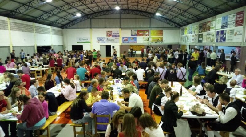 Galinhada promovida pela Associação da Casa Familiar Rural reuniu mais de 380 participantes