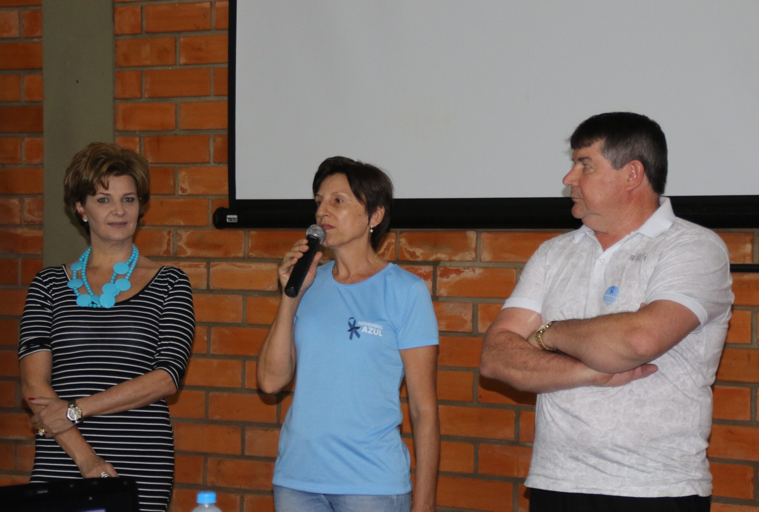 Presidente do Rotary, Valquíria Müller Kloh, agradeceu a participação dos assistentes e da psicóloga Sandra