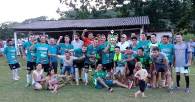 Equipe do Juventude da Lageado Pedro, grade campeão na categoria Amador do Distrital Norte