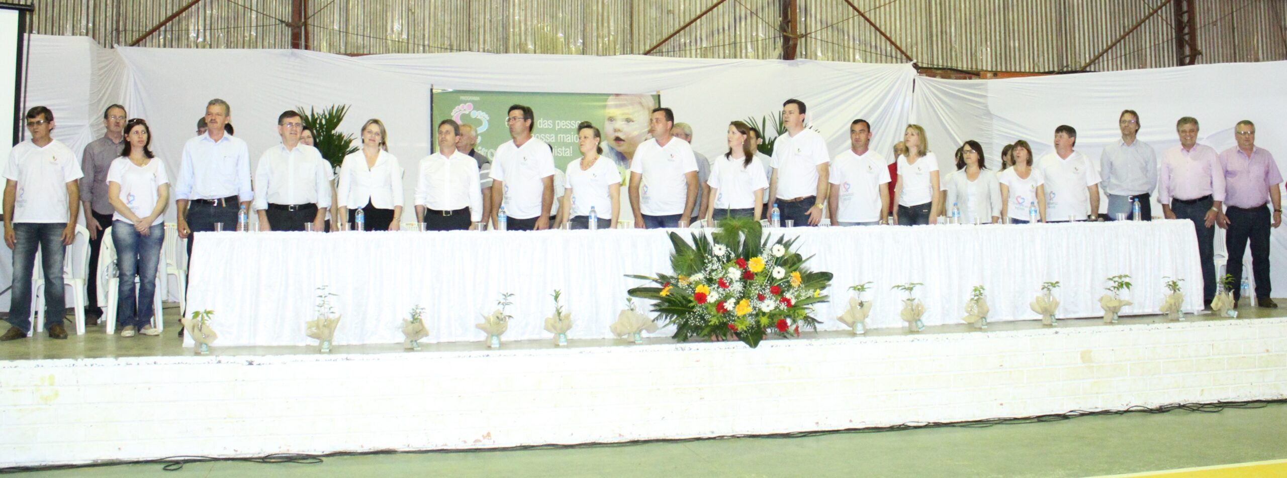 Autoridades presentes durante lançamento do Programa Primeiros Passos, em Saudades