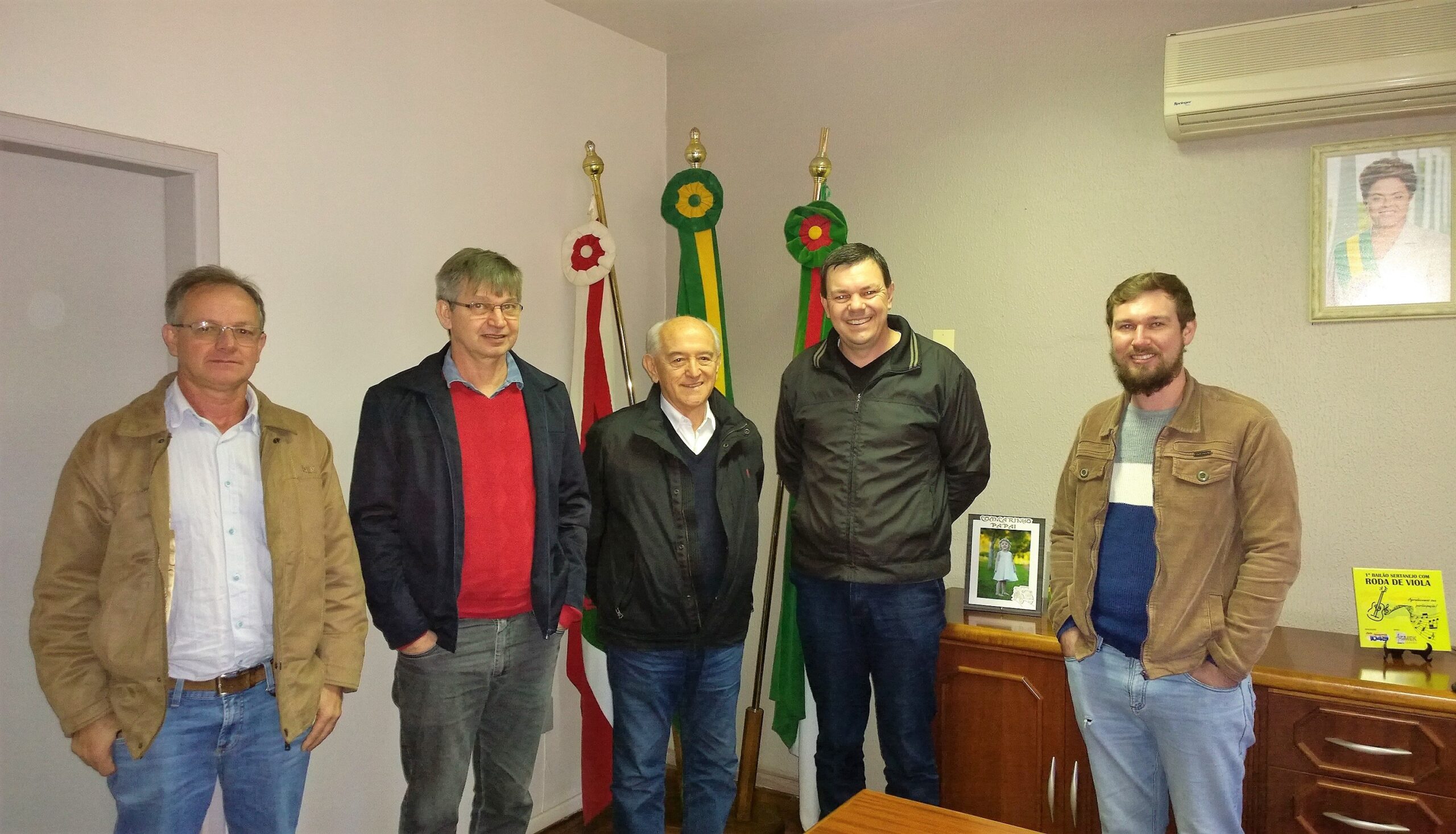 Ex-ministro do Trabalho Manoel Dias esteve acompanhado de lideranças pedetistas visitando o prefeito Daniel Kothe