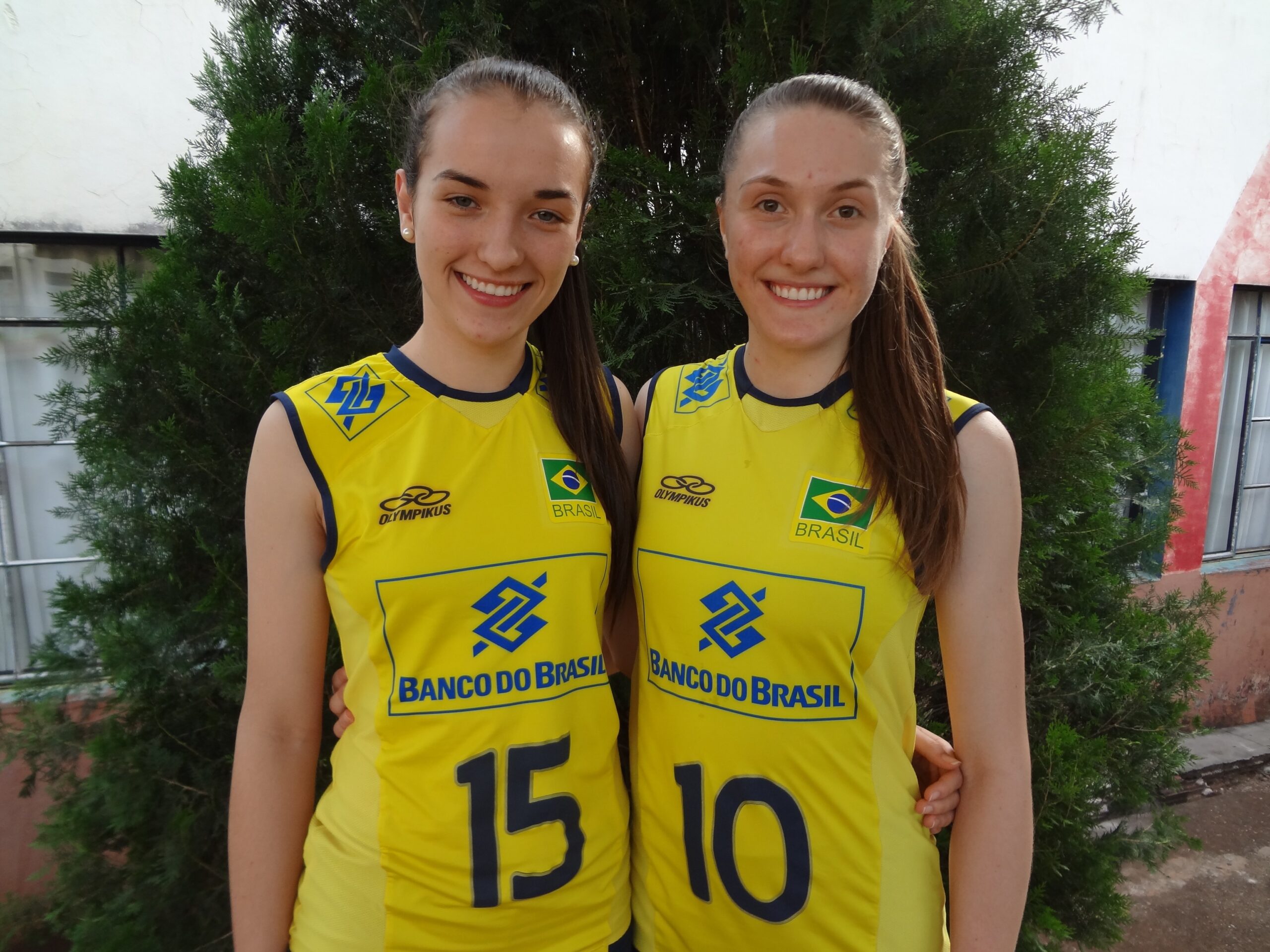 Atletas saudadenses Cassia e Nadine, que participaram dos treinamentos para a Seleção Brasileira Infantil de Voleibol