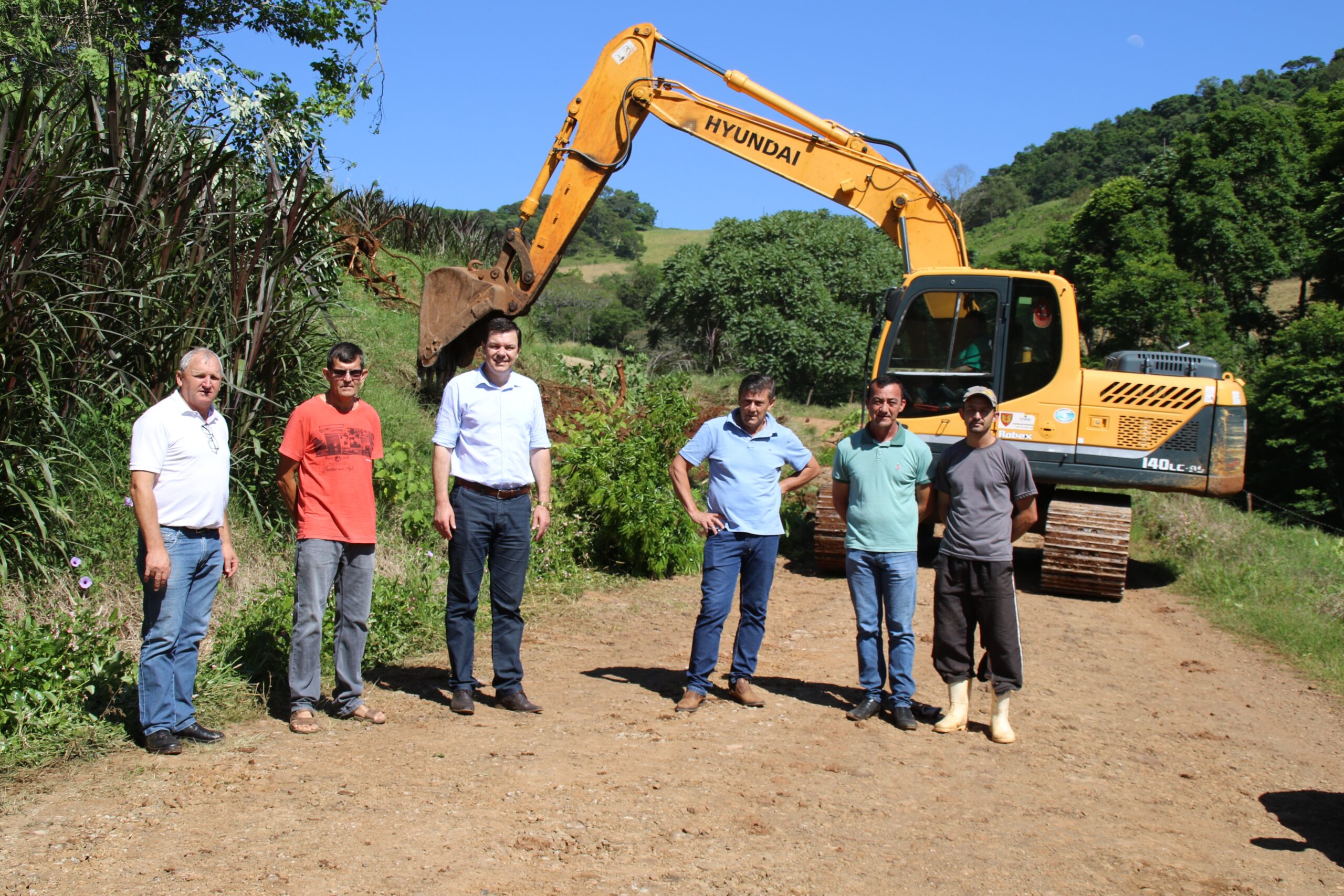 Alargamento das estradas na Linha Jaboticaba foi acompanhado pelos representantes da Administração Municipal