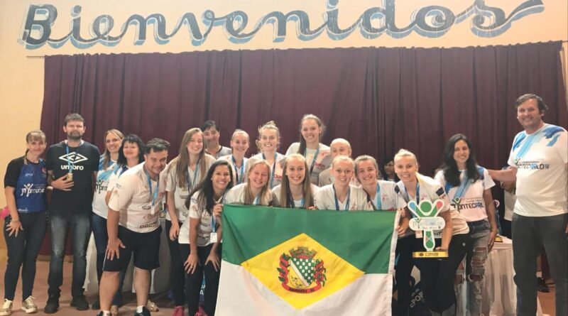 Equipe do Voleibol Saudadense conquistou o título na modalidade de quadra