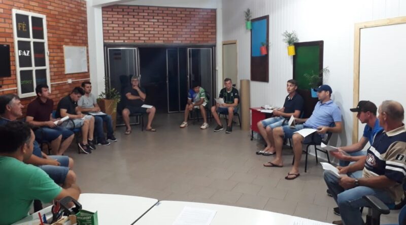 Representantes dos clubes estiveram reunidos para definir detalhes para início do Municipal de Futebol de Campo