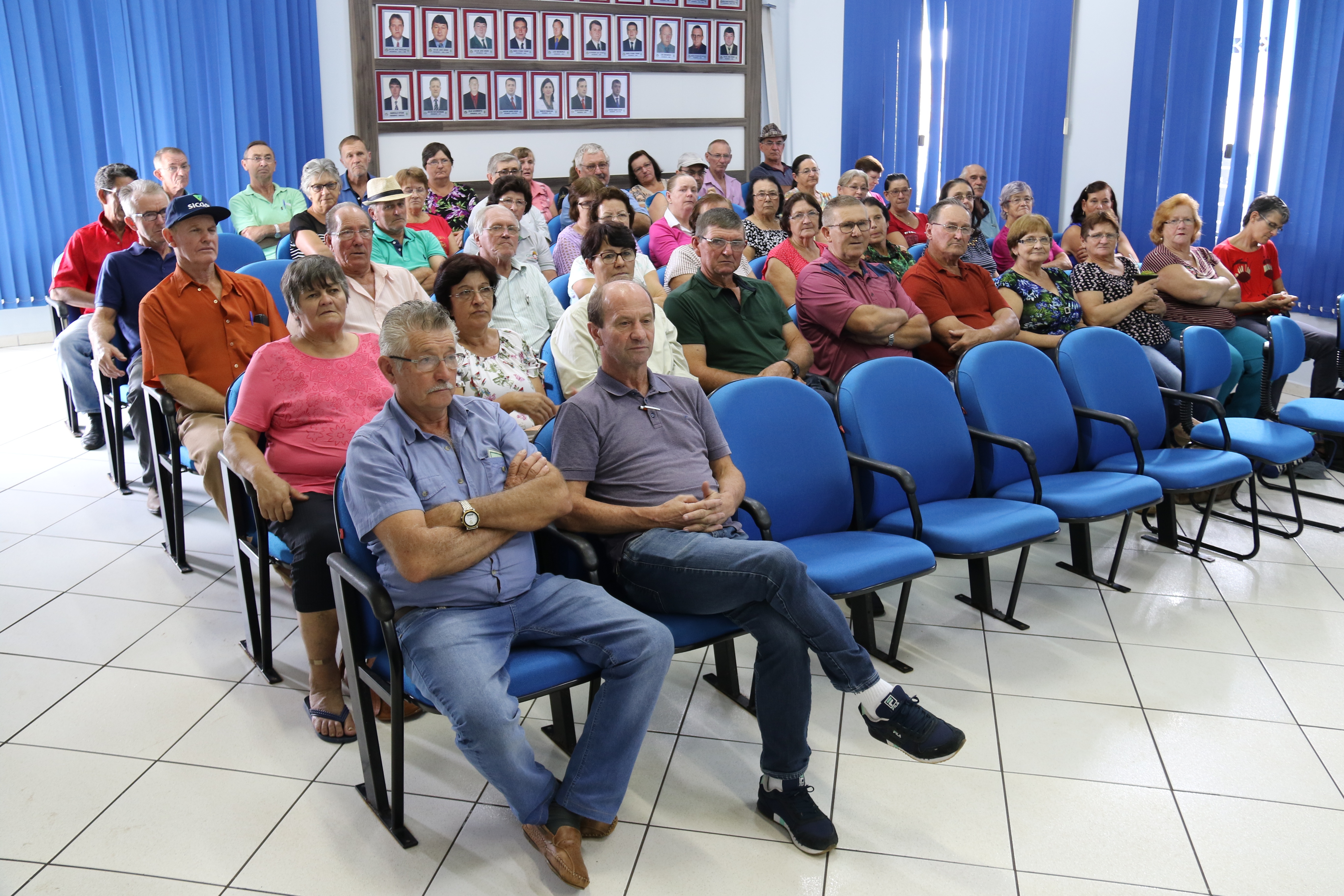 Representantes dos 21 grupos de idosos do município estiveram presentes
