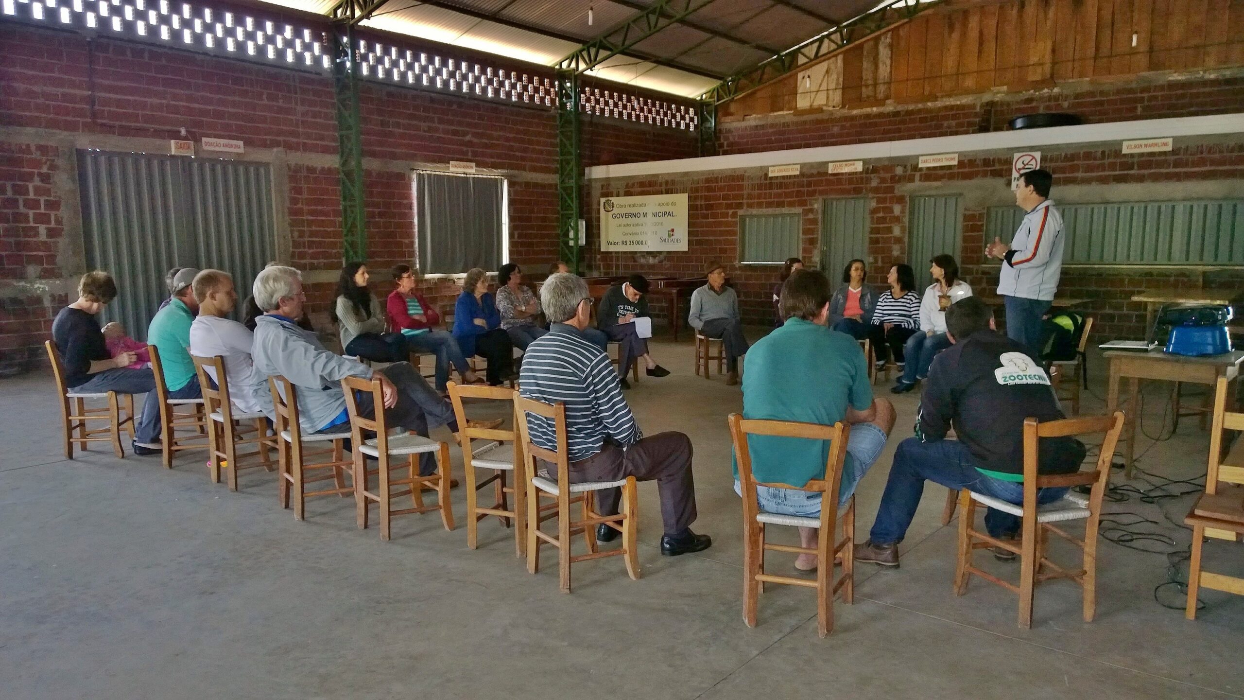 Moradores da Linha Tigres participaram da reunião com a administração municipal