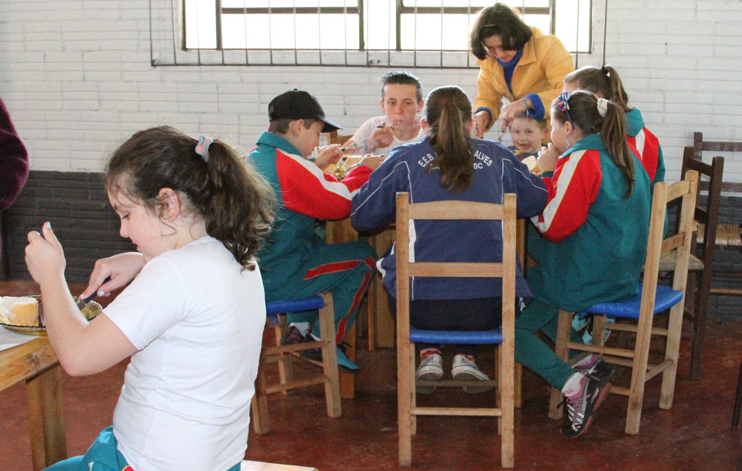 Crianças também participam dos encontros, que têm sempre um almoço de confraternização para os participantes