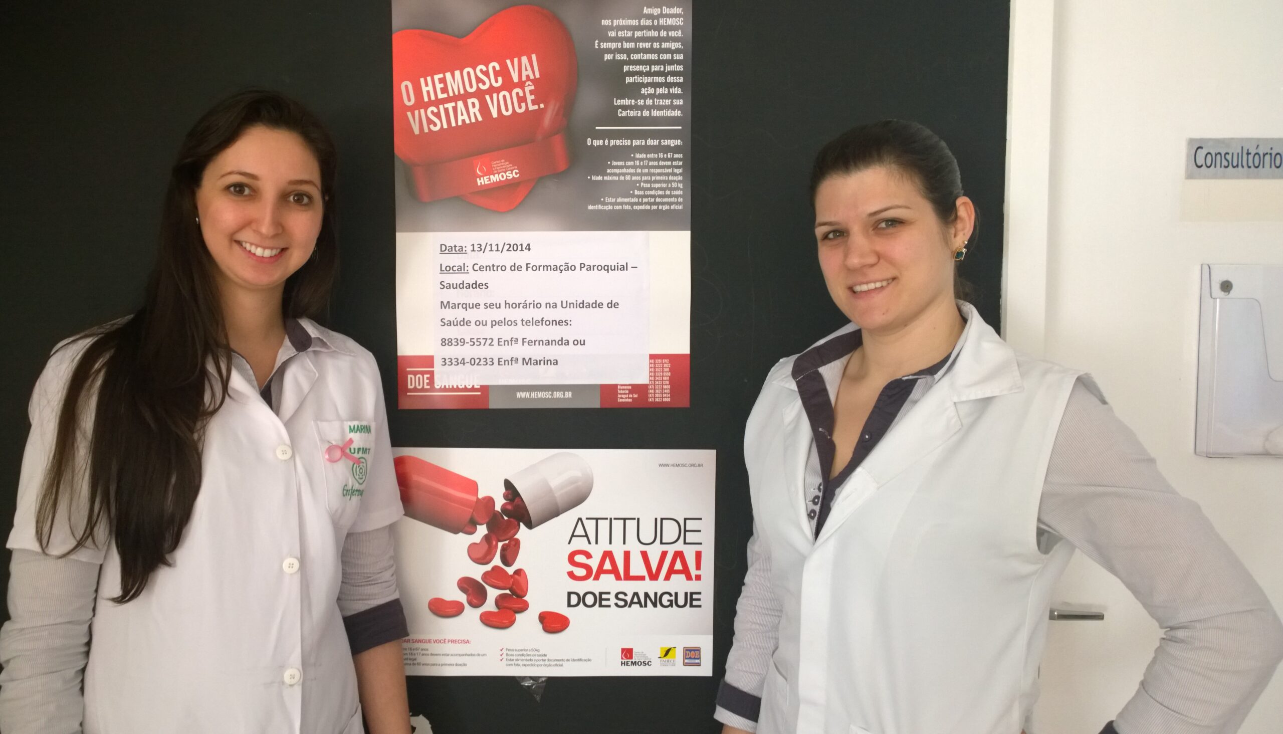 Enfermeiras Marina e Fernanda realizam os agendamentos para os doadores