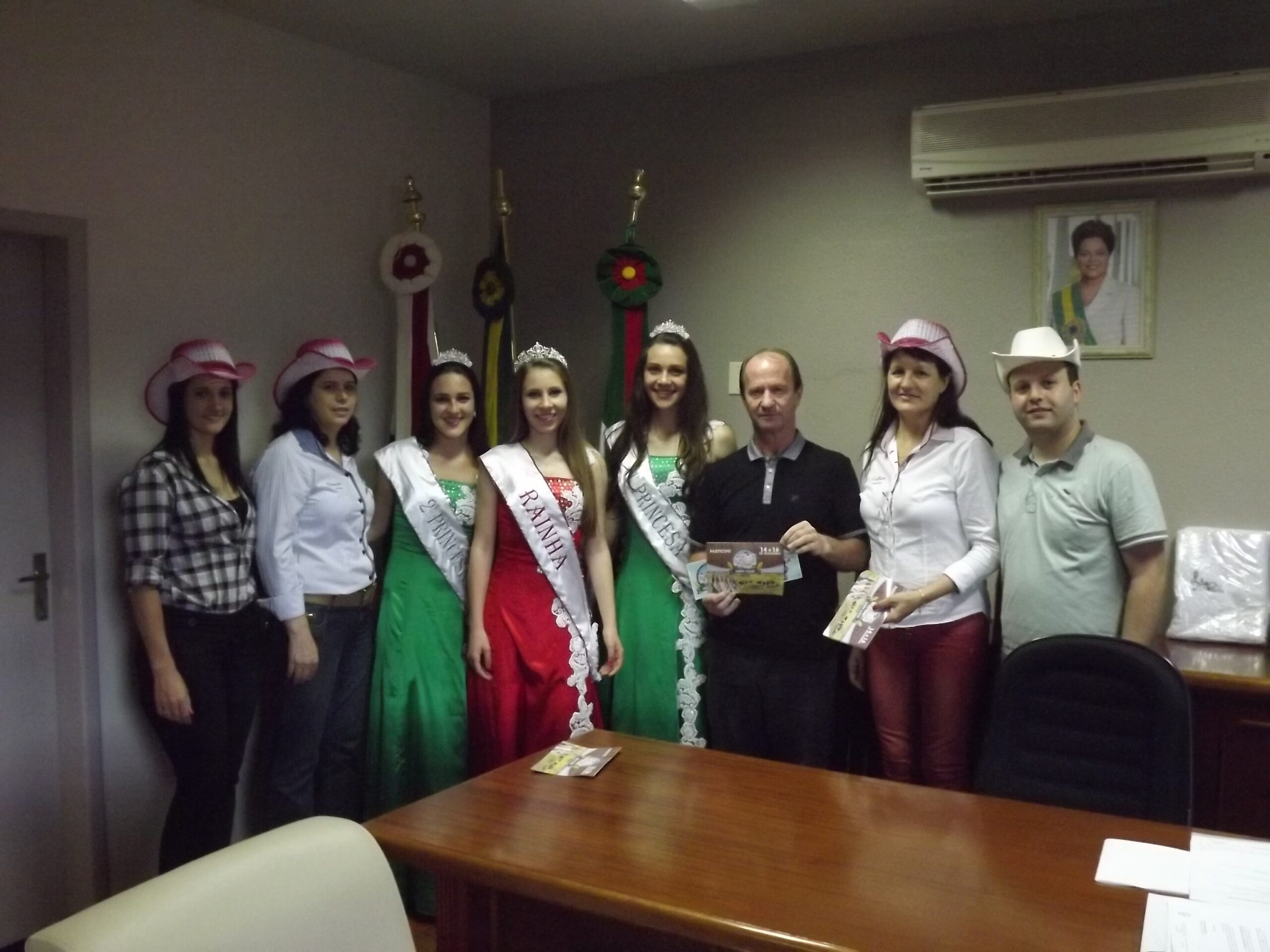 Comitiva da cidade de Caibi foi recebida pelo Secretário de Administração, Rogério Sehnem