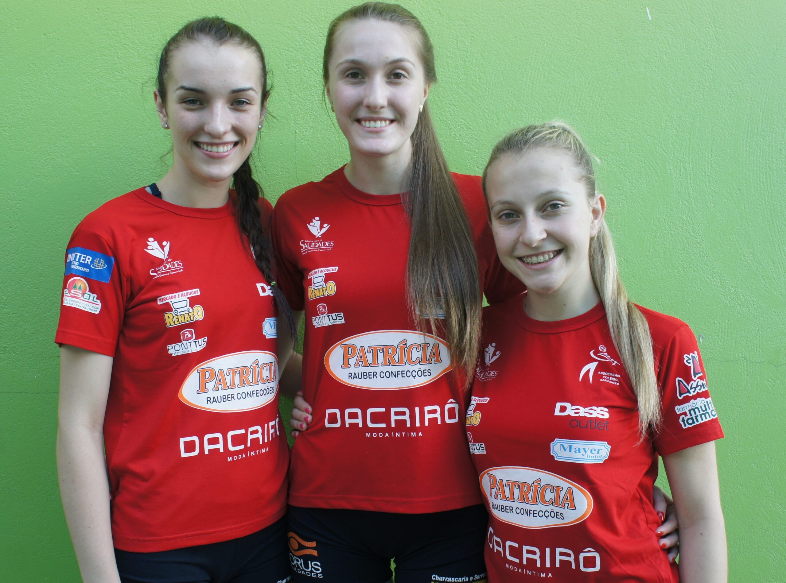 Da esquerda para direita - Cassia, Nadine e Maria Luíza, convocadas à Seleção Catarinense