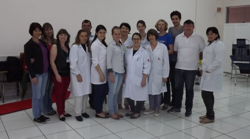 Equipe do Hemosc de Chapecó juntamente com profissionais da Secretaria da Saúde de Saudades desenvolveram ação de forma conjunta