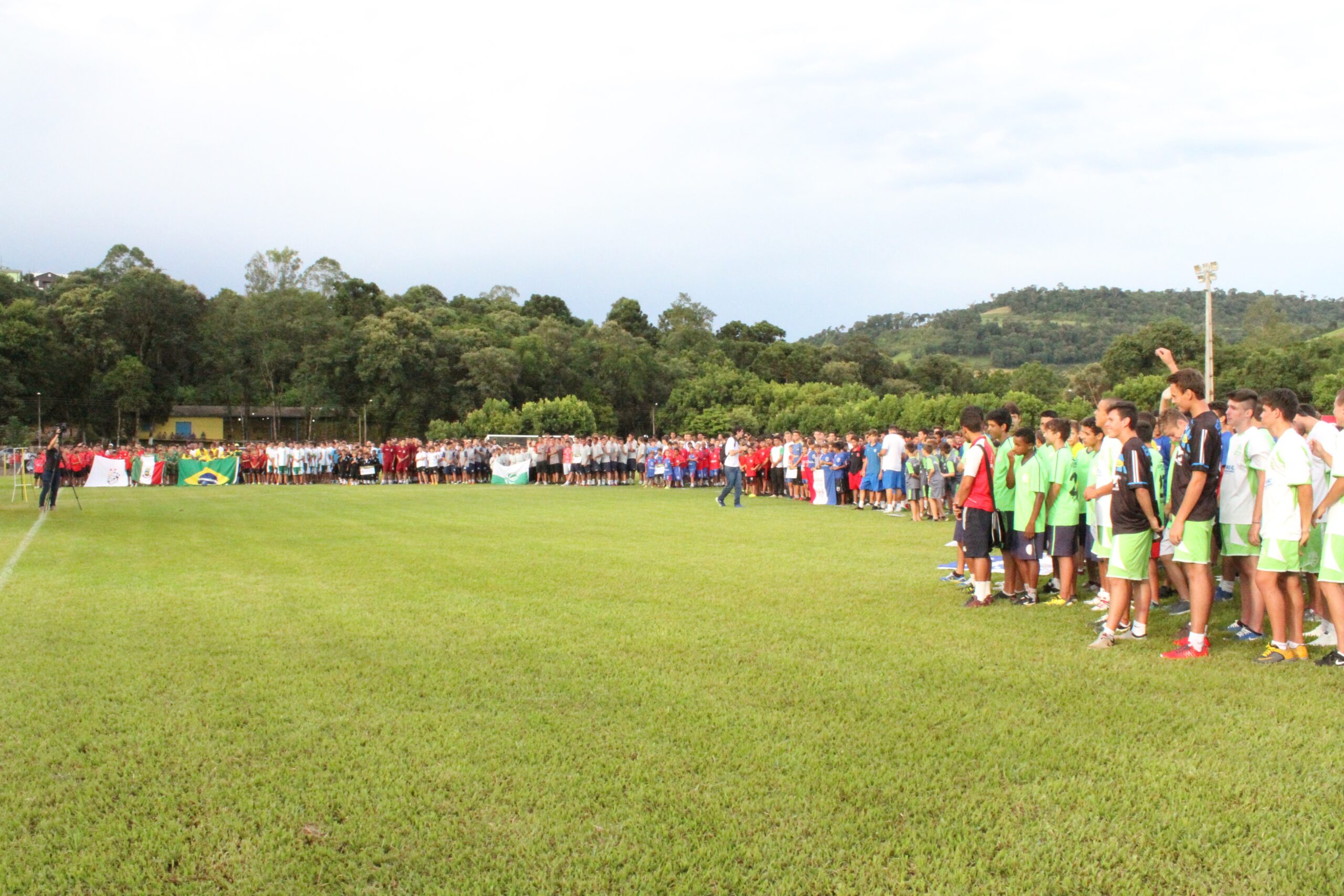 Equipes participantes da 11ª Taça Saudades, durante abertura oficial do evento