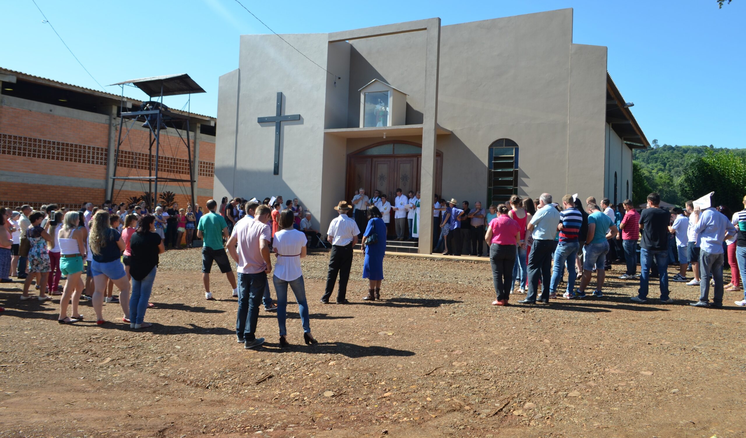 Grande público prestigiou inauguração da nova igreja na Linha Solteiro