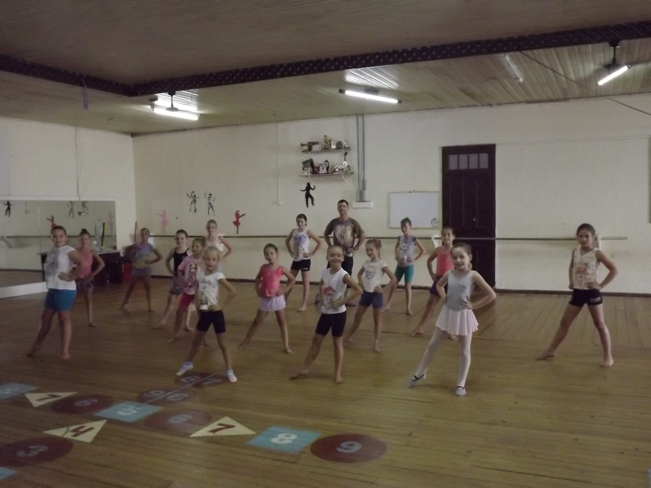Aulas de ballet acontecem às terças-feiras, no antigo salão paroquial